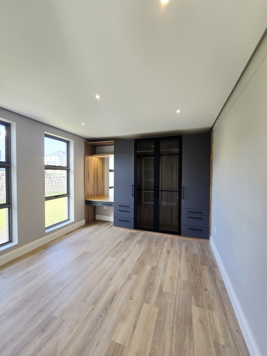 4 Bedroom Property for Sale in Kingswood Golf Estate Western Cape